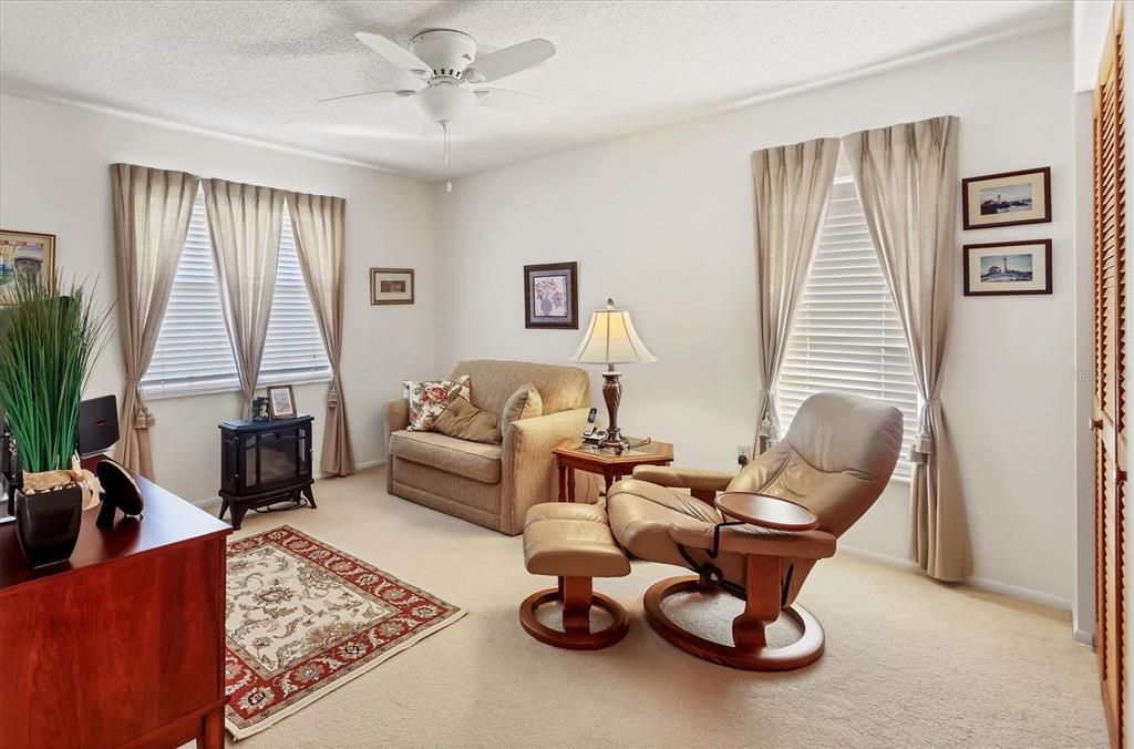 En Venta: $459,900 (3 camas, 2 baños, 1343 Pies cuadrados)