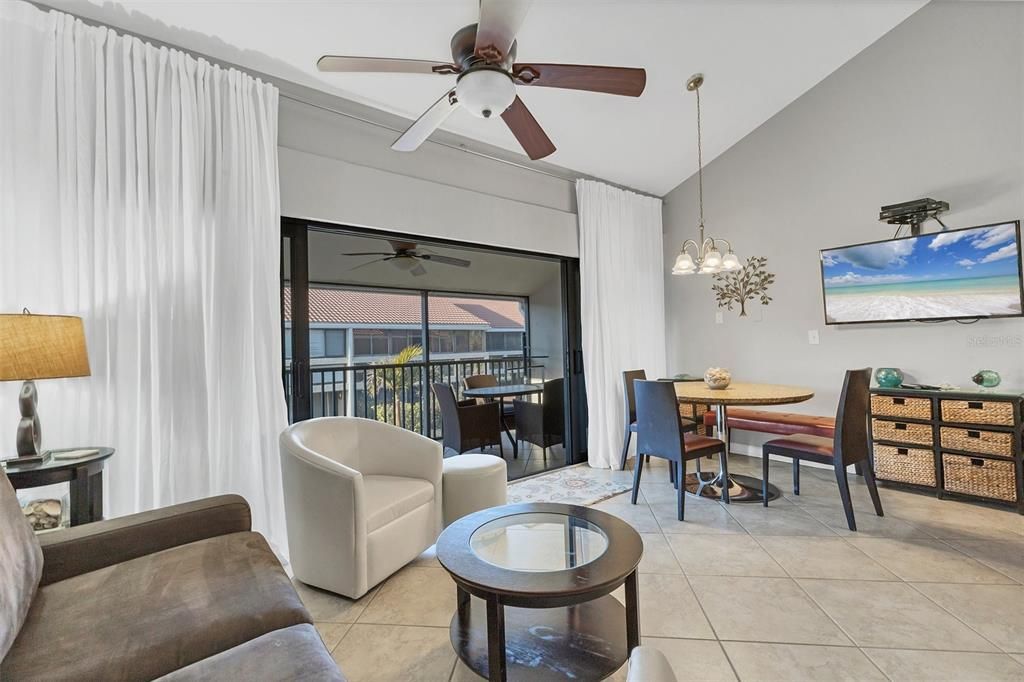 For Sale: $675,000 (2 beds, 2 baths, 756 Square Feet)