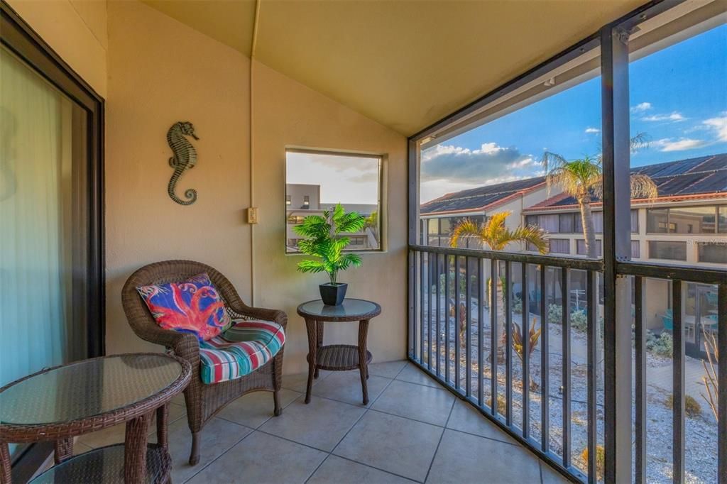 For Sale: $675,000 (2 beds, 2 baths, 756 Square Feet)