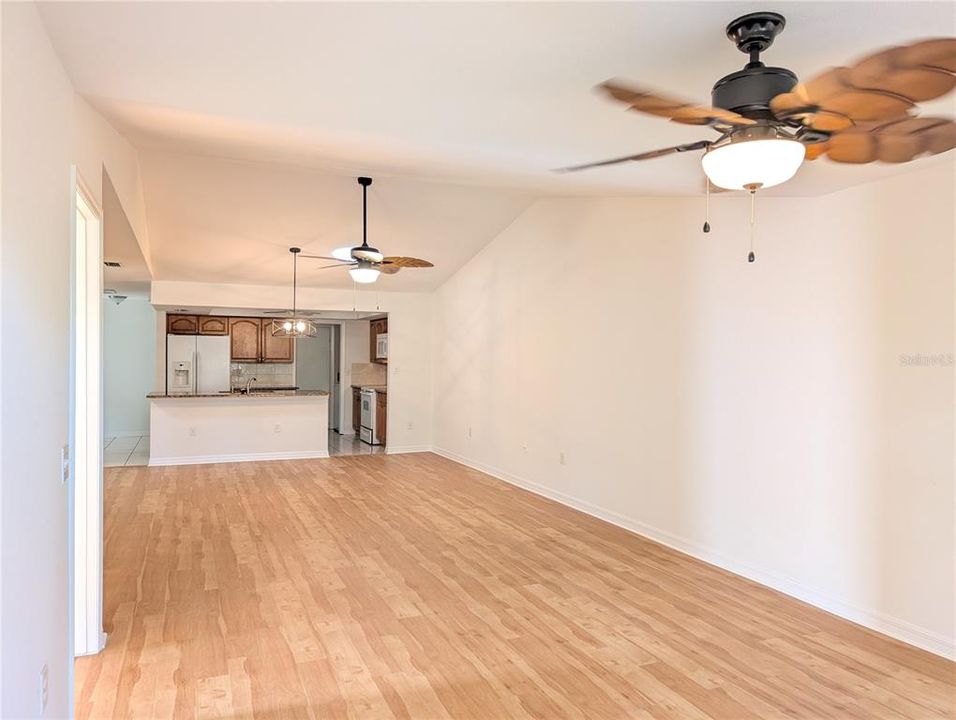 В аренду: $2,050 (2 спален, 2 ванн, 1340 Квадратных фут)