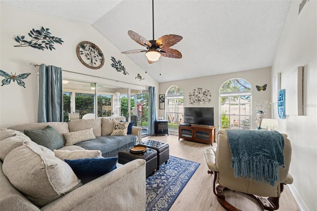 For Sale: $259,000 (3 beds, 2 baths, 1332 Square Feet)