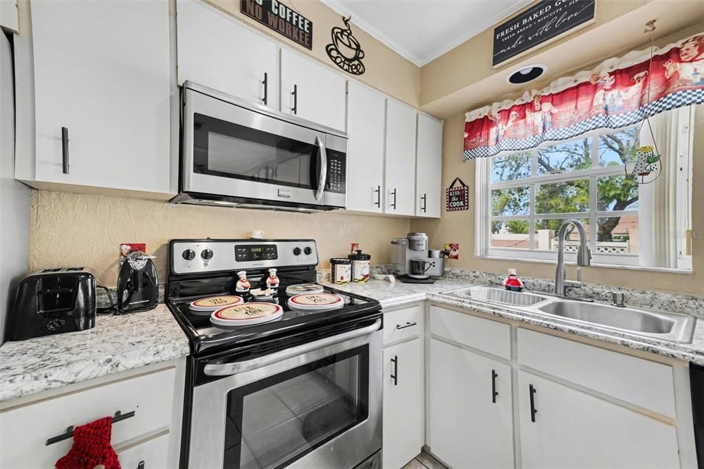 For Sale: $259,000 (3 beds, 2 baths, 1332 Square Feet)