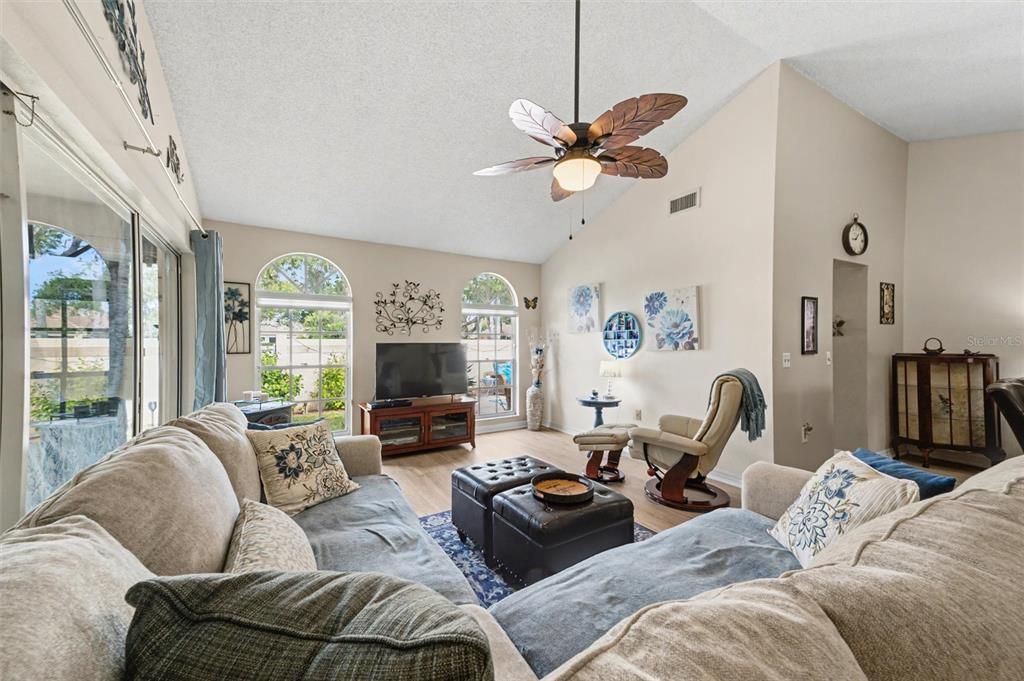 For Sale: $259,000 (3 beds, 2 baths, 1332 Square Feet)