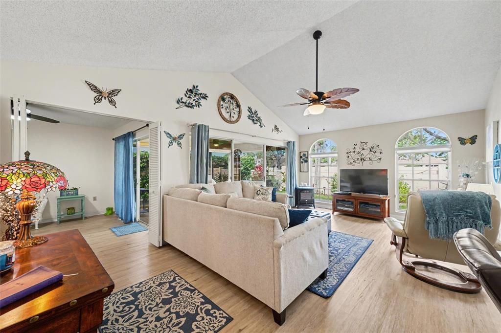 For Sale: $259,000 (3 beds, 2 baths, 1332 Square Feet)