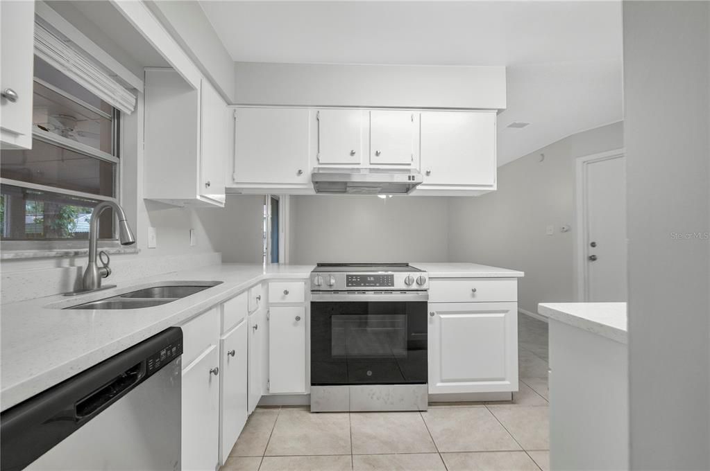 For Sale: $415,000 (3 beds, 2 baths, 1737 Square Feet)