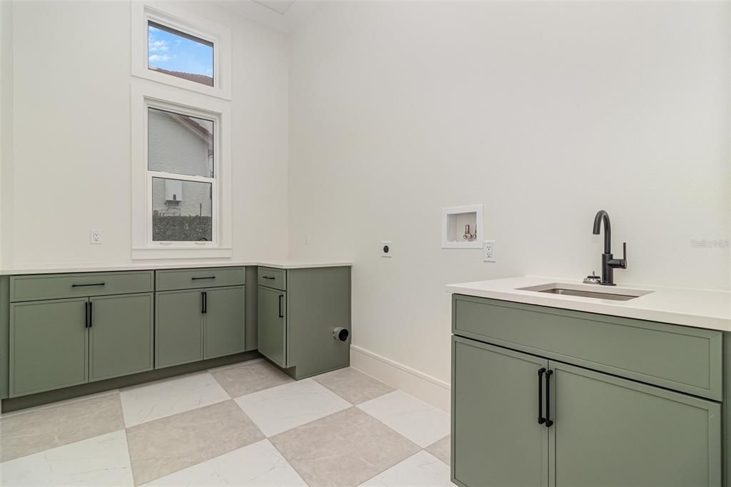 For Sale: $2,480,000 (5 beds, 4 baths, 4013 Square Feet)