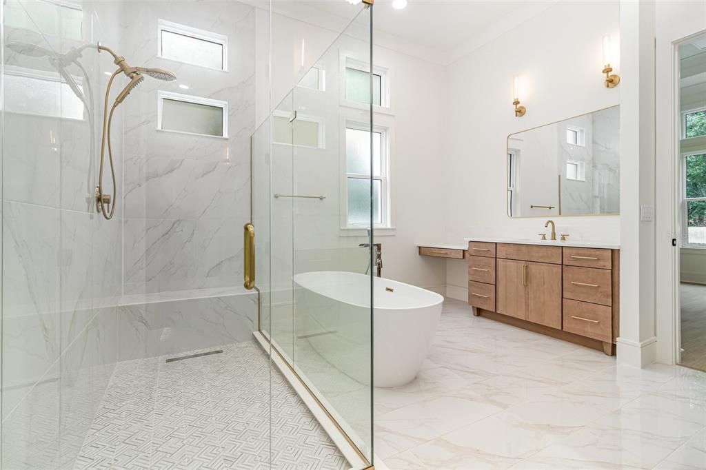 For Sale: $2,480,000 (5 beds, 4 baths, 4013 Square Feet)