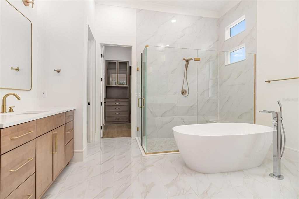 For Sale: $2,480,000 (5 beds, 4 baths, 4013 Square Feet)