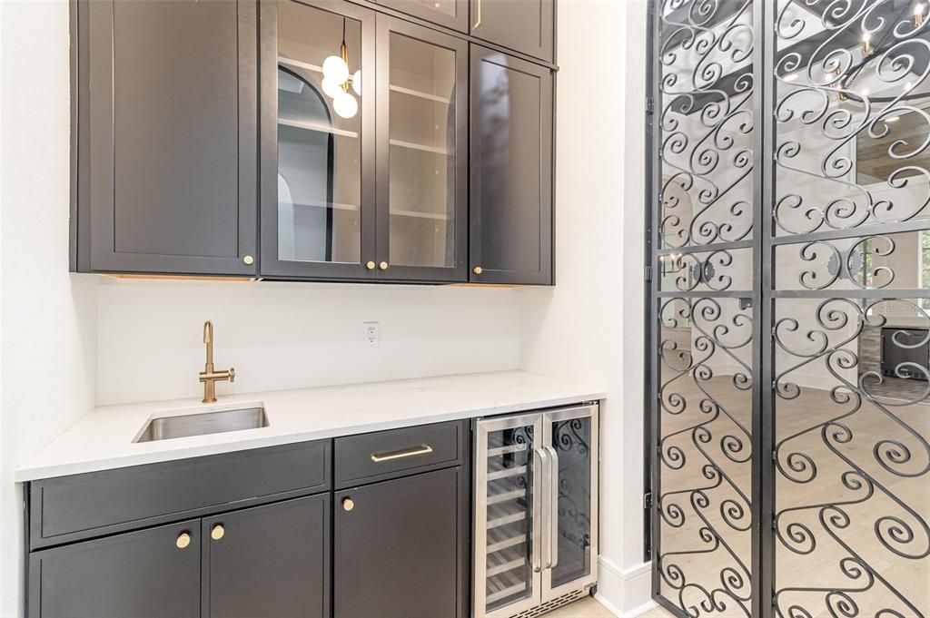 For Sale: $2,480,000 (5 beds, 4 baths, 4013 Square Feet)