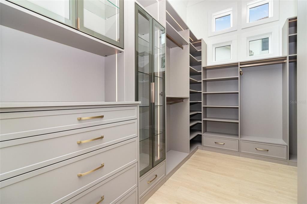 For Sale: $2,480,000 (5 beds, 4 baths, 4013 Square Feet)