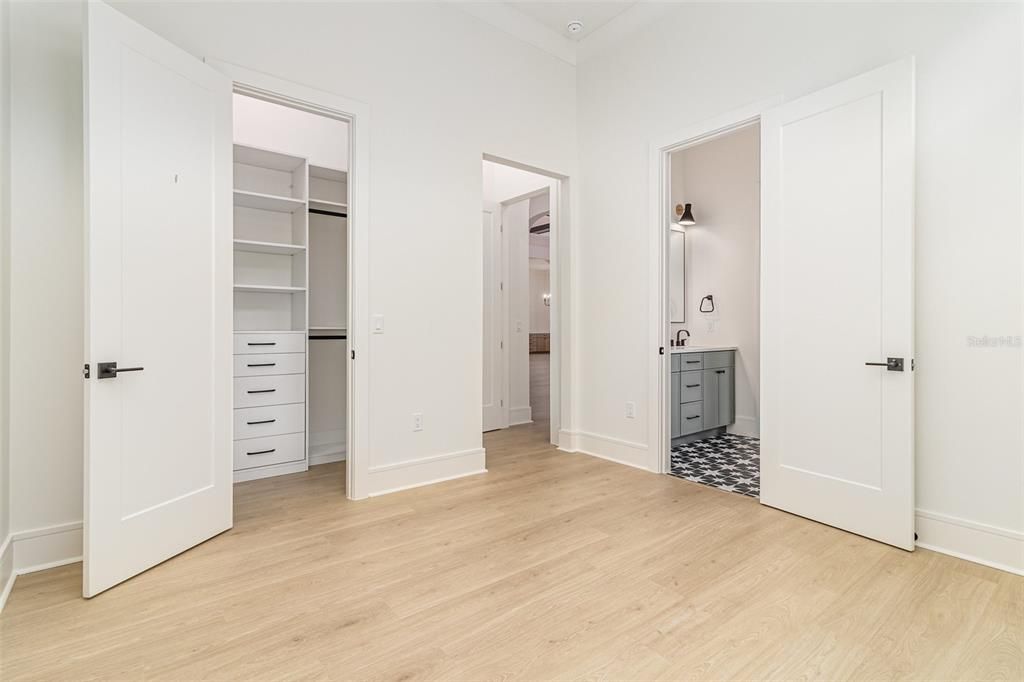 For Sale: $2,480,000 (5 beds, 4 baths, 4013 Square Feet)