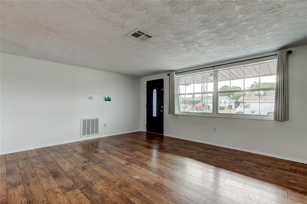 For Sale: $290,000 (3 beds, 2 baths, 1314 Square Feet)