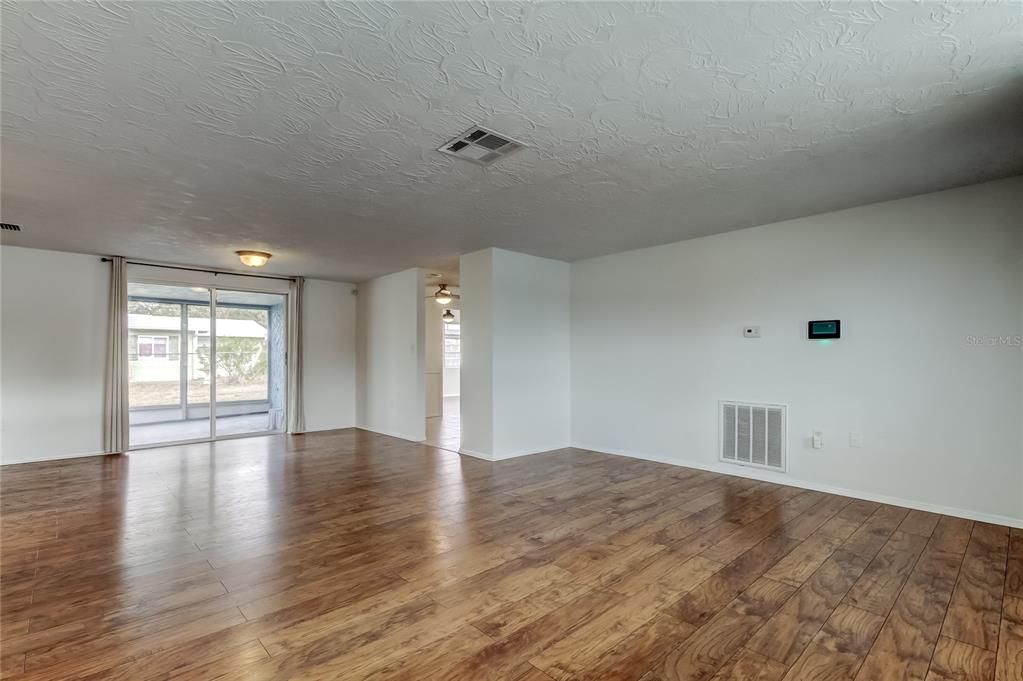 For Sale: $290,000 (3 beds, 2 baths, 1314 Square Feet)