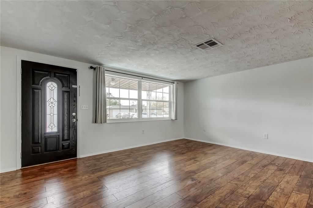 For Sale: $290,000 (3 beds, 2 baths, 1314 Square Feet)