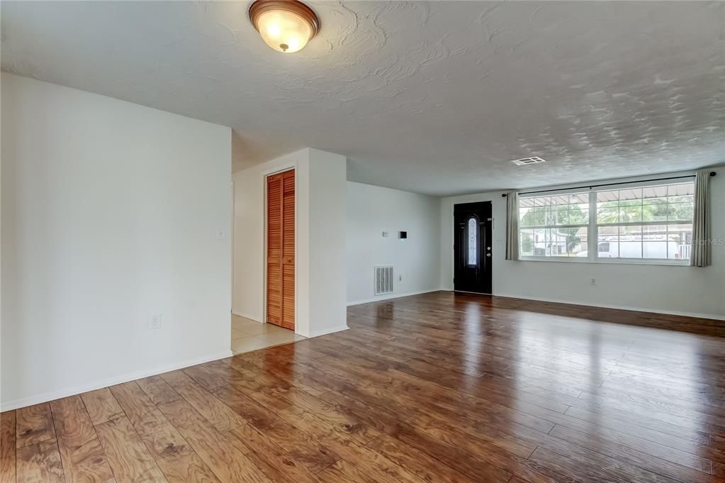 For Sale: $290,000 (3 beds, 2 baths, 1314 Square Feet)