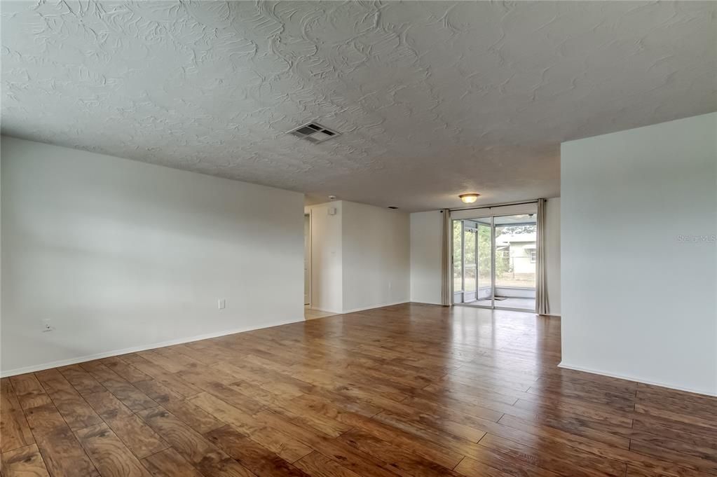 For Sale: $290,000 (3 beds, 2 baths, 1314 Square Feet)