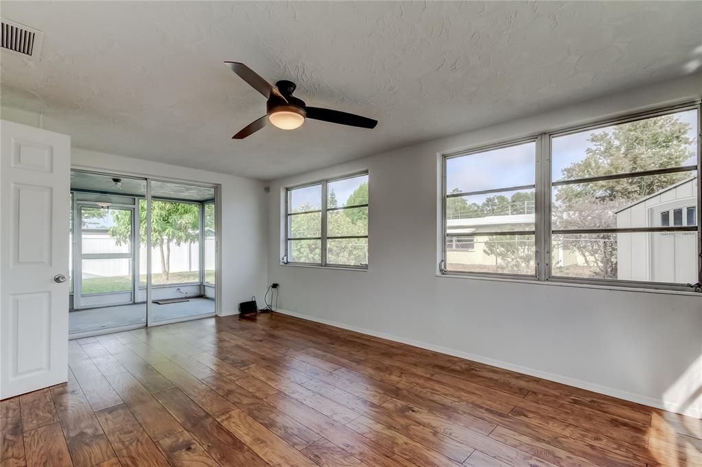 For Sale: $290,000 (3 beds, 2 baths, 1314 Square Feet)