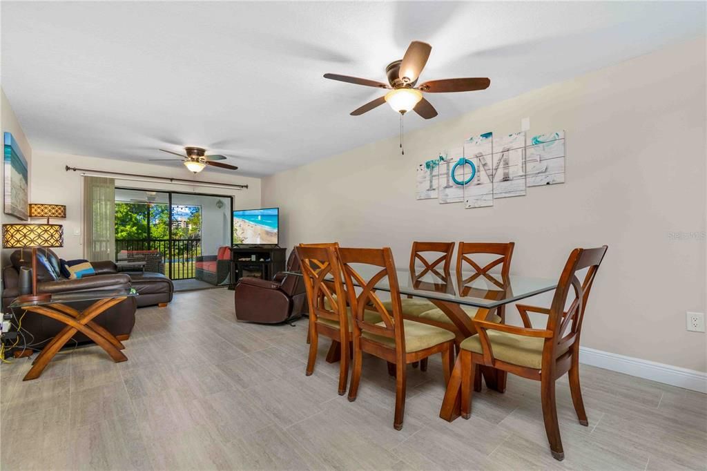 En Venta: $222,500 (2 camas, 2 baños, 1130 Pies cuadrados)