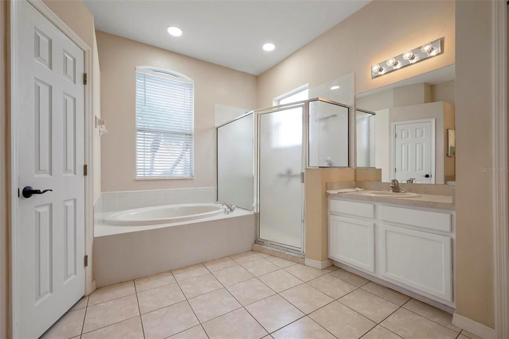 For Rent: $3,700 (4 beds, 3 baths, 2525 Square Feet)