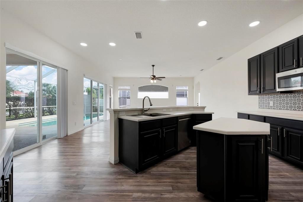 For Rent: $3,700 (4 beds, 3 baths, 2525 Square Feet)