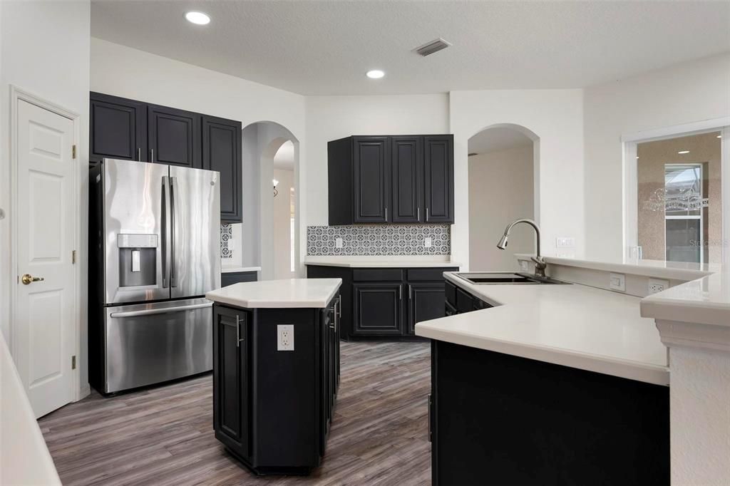 For Rent: $3,700 (4 beds, 3 baths, 2525 Square Feet)