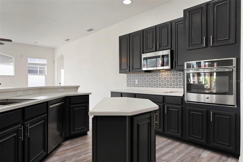 For Rent: $3,700 (4 beds, 3 baths, 2525 Square Feet)