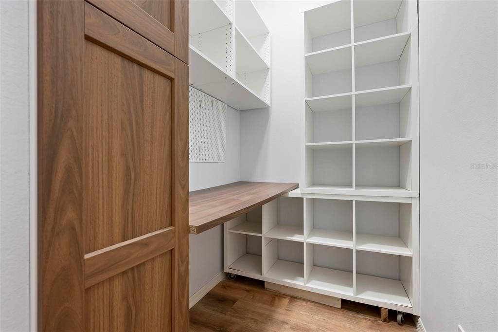 For Rent: $3,700 (4 beds, 3 baths, 2525 Square Feet)