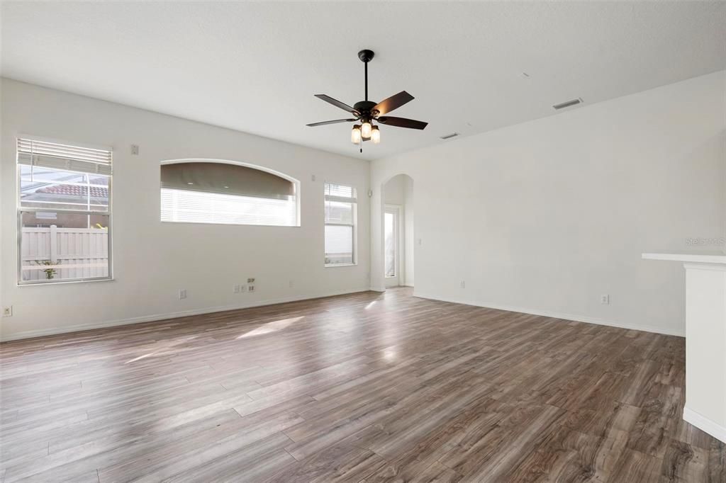 For Rent: $3,700 (4 beds, 3 baths, 2525 Square Feet)