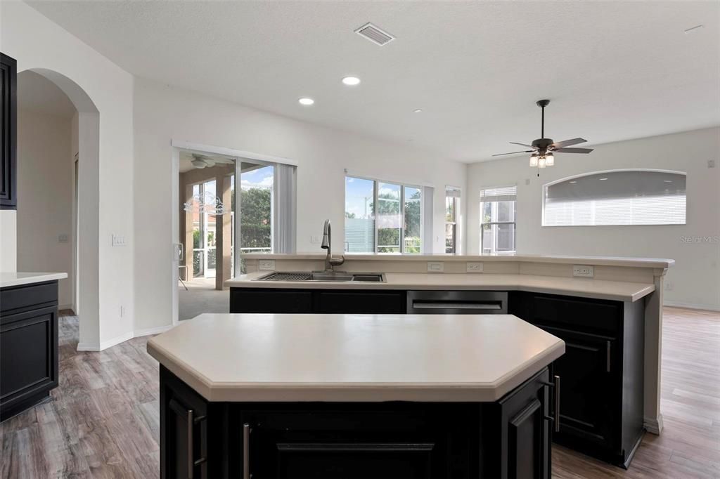 For Rent: $3,700 (4 beds, 3 baths, 2525 Square Feet)