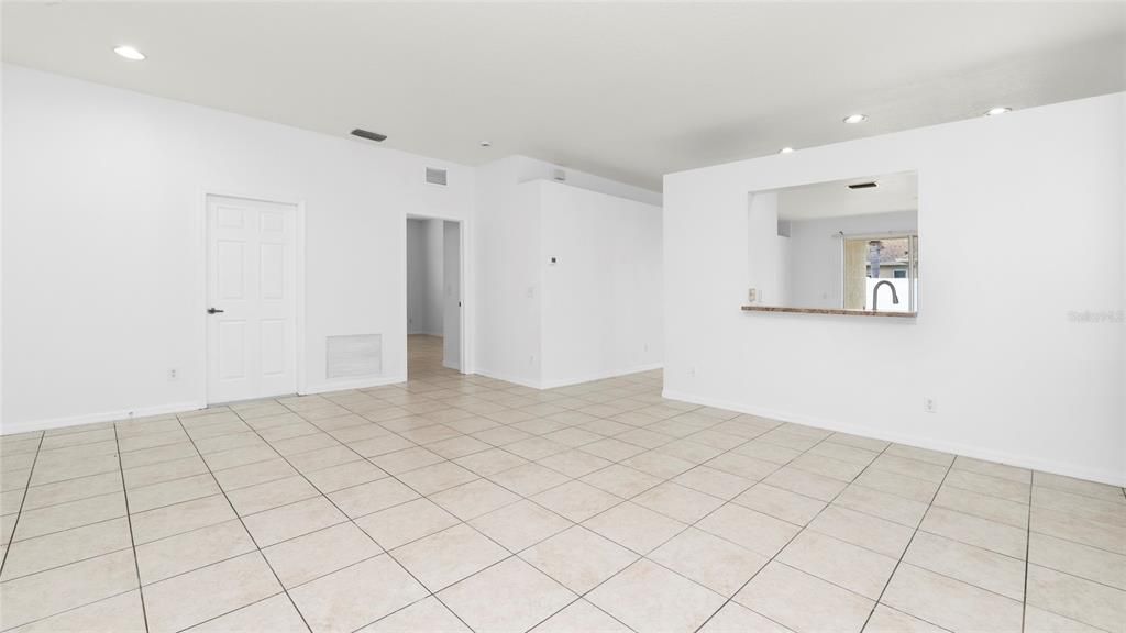 For Sale: $360,000 (4 beds, 2 baths, 1724 Square Feet)