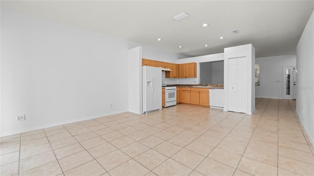 For Sale: $360,000 (4 beds, 2 baths, 1724 Square Feet)