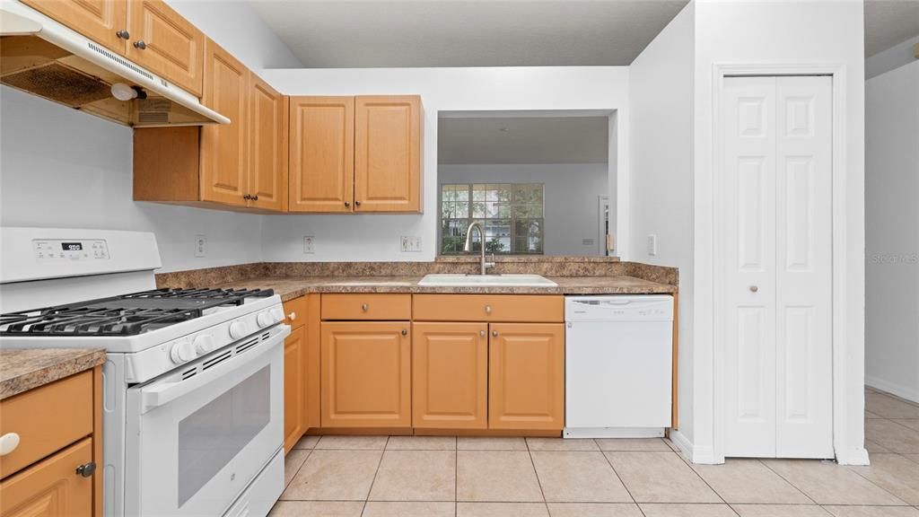 For Sale: $360,000 (4 beds, 2 baths, 1724 Square Feet)