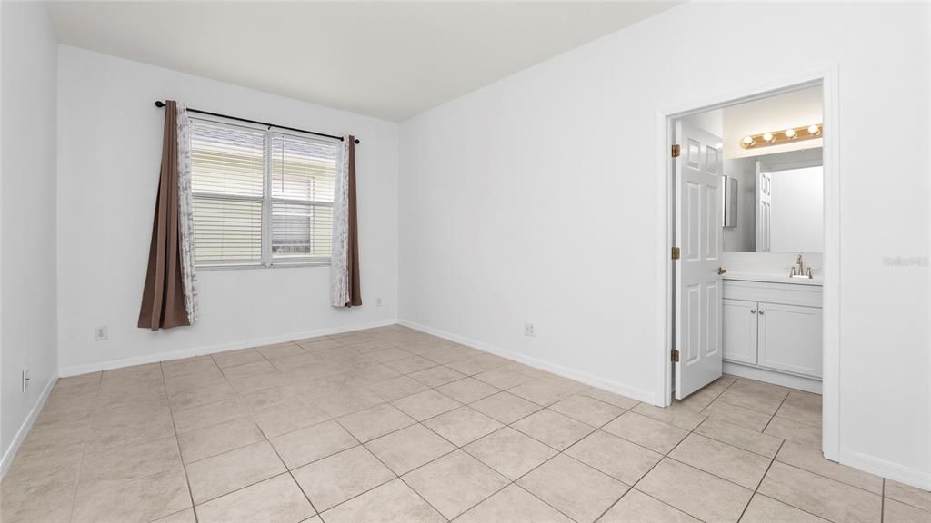 For Sale: $360,000 (4 beds, 2 baths, 1724 Square Feet)