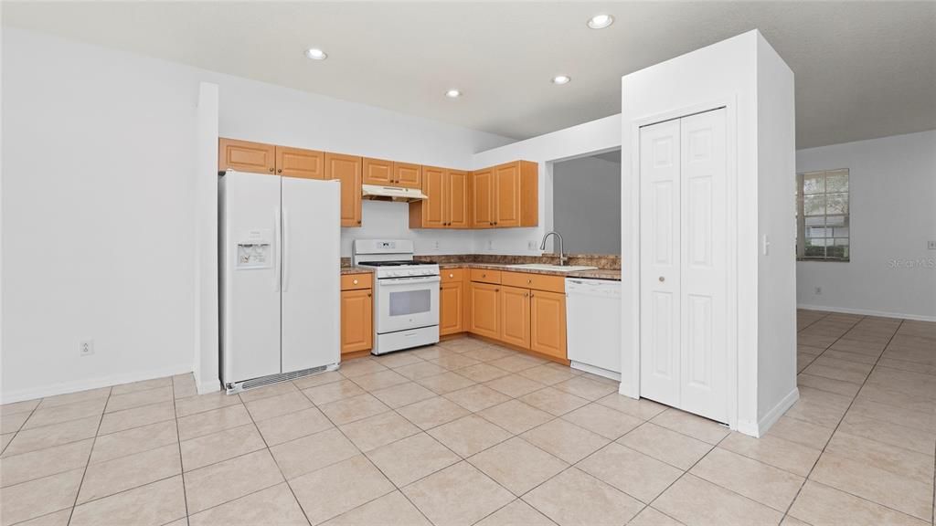 For Sale: $360,000 (4 beds, 2 baths, 1724 Square Feet)