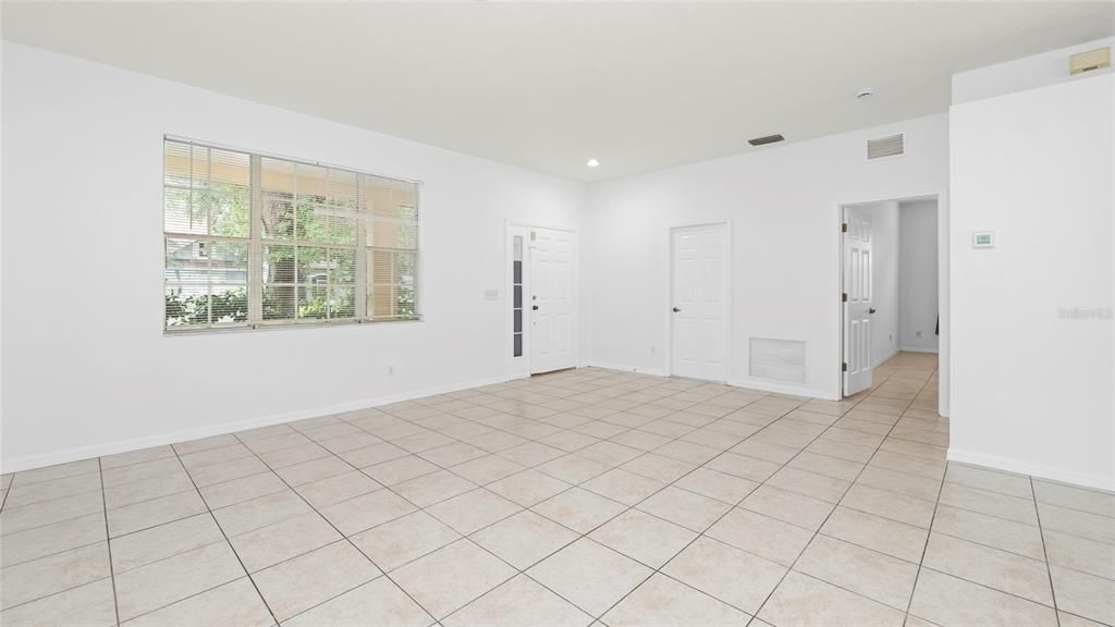 For Sale: $360,000 (4 beds, 2 baths, 1724 Square Feet)