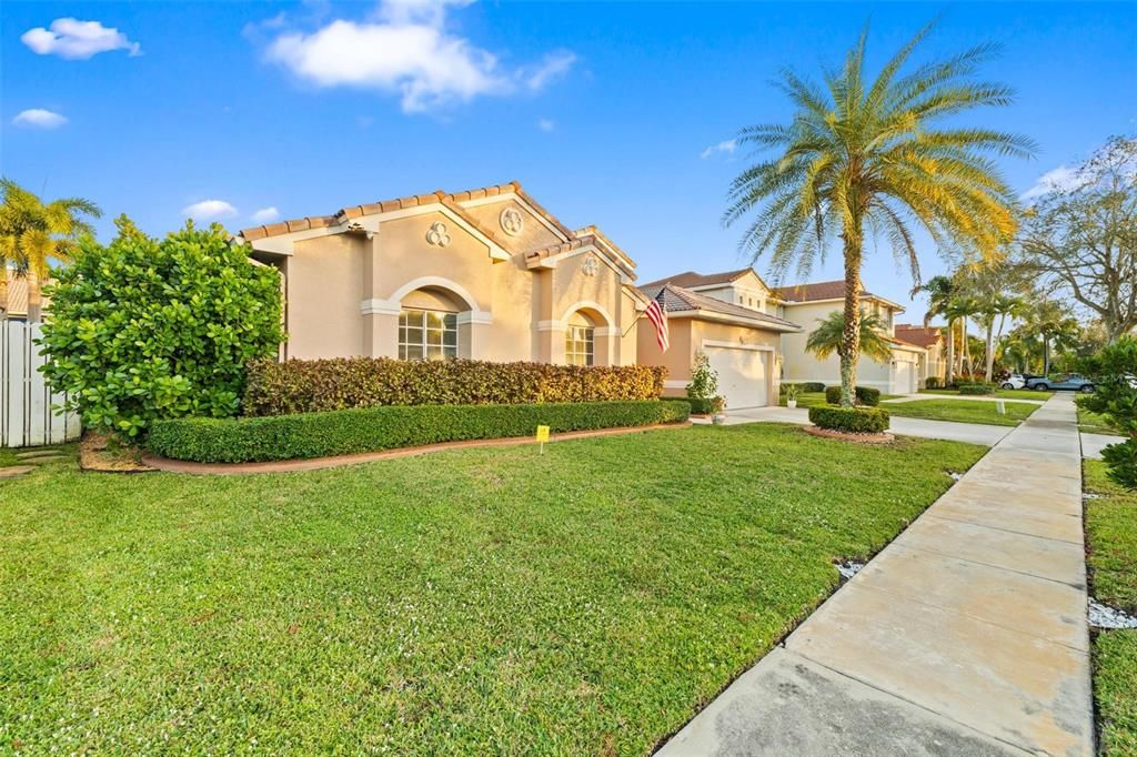 待售: $875,000 (4 贝兹, 3 浴室, 2414 平方英尺)