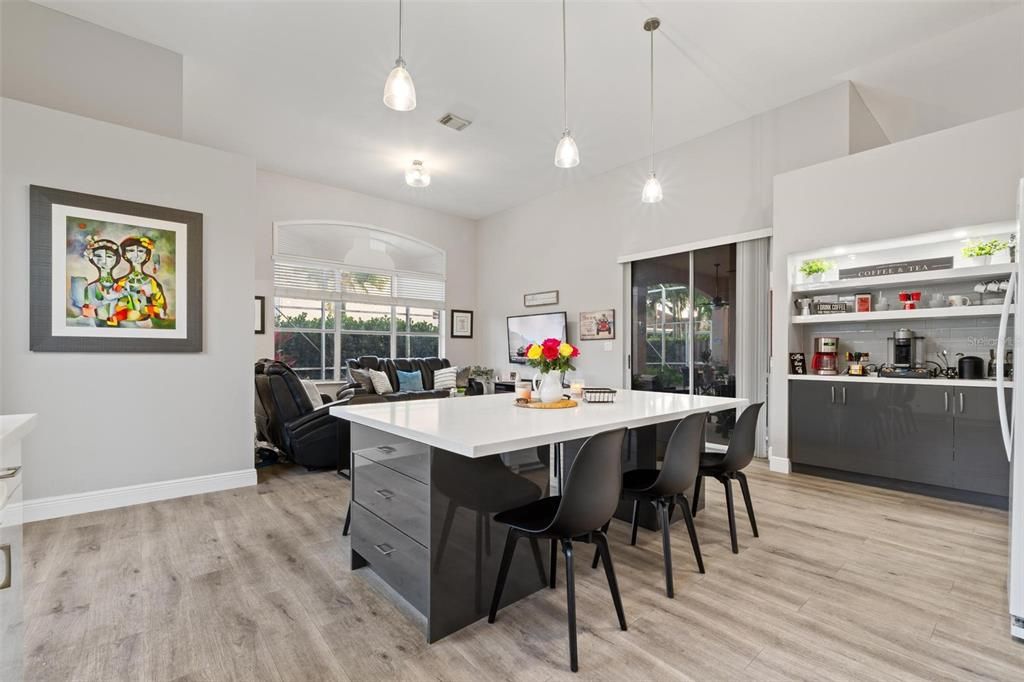 待售: $875,000 (4 贝兹, 3 浴室, 2414 平方英尺)