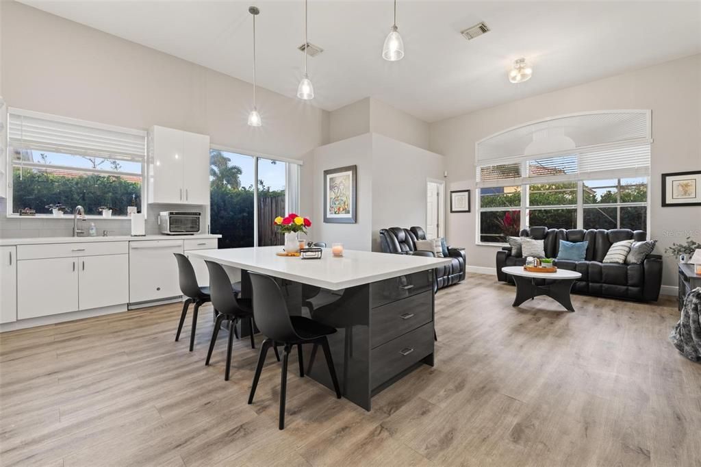 待售: $875,000 (4 贝兹, 3 浴室, 2414 平方英尺)