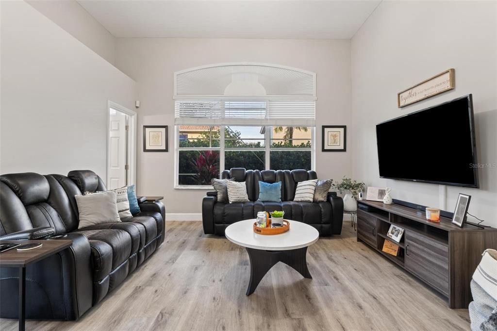 待售: $875,000 (4 贝兹, 3 浴室, 2414 平方英尺)