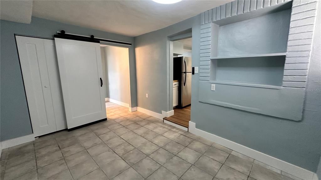 出租: $1,675 (1 贝兹, 1 浴室, 420 平方英尺)