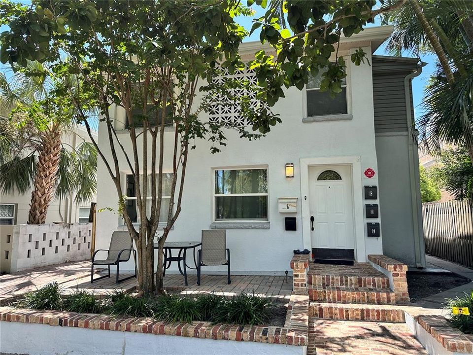 出租: $1,675 (1 贝兹, 1 浴室, 420 平方英尺)