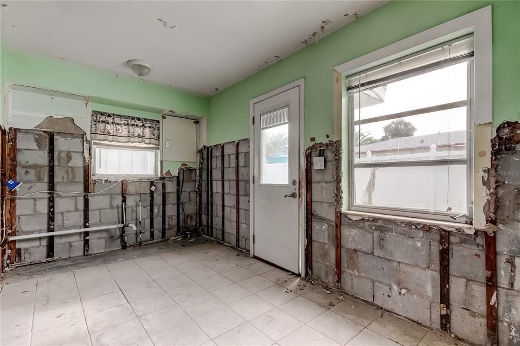 For Sale: $485,000 (1 beds, 1 baths, 1415 Square Feet)