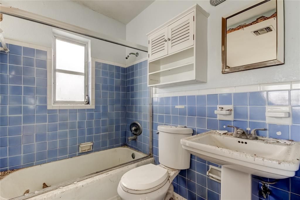 For Sale: $485,000 (1 beds, 1 baths, 1415 Square Feet)