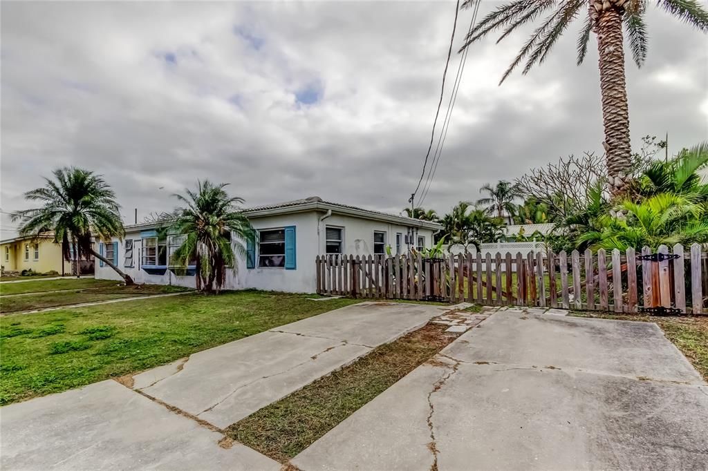 For Sale: $485,000 (1 beds, 1 baths, 1415 Square Feet)