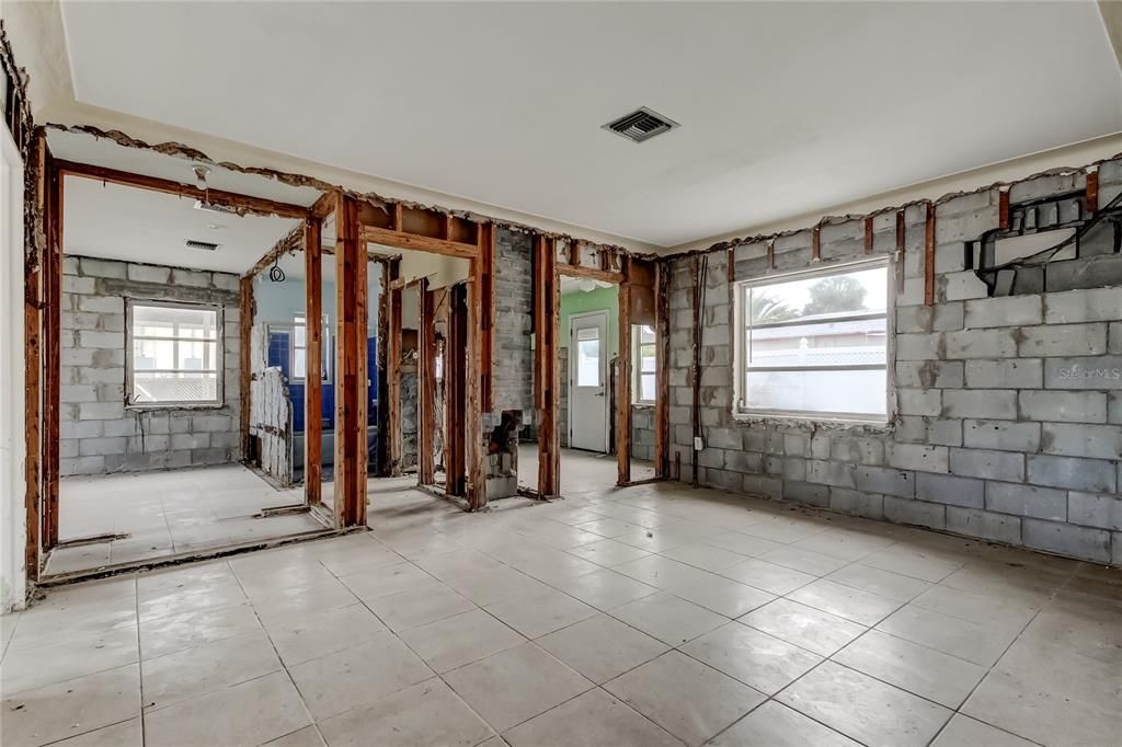 For Sale: $485,000 (1 beds, 1 baths, 1415 Square Feet)