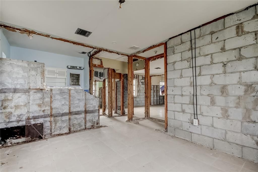 For Sale: $485,000 (1 beds, 1 baths, 1415 Square Feet)