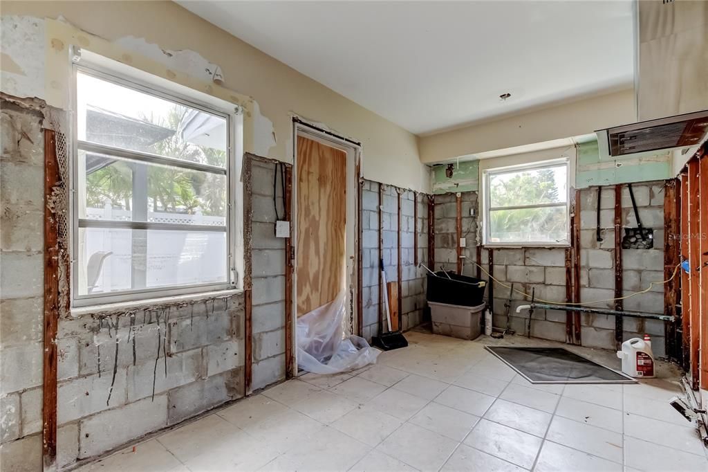 For Sale: $485,000 (1 beds, 1 baths, 1415 Square Feet)