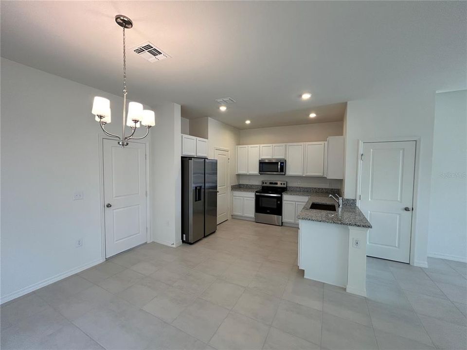 В аренду: $2,400 (3 спален, 2 ванн, 1852 Квадратных фут)