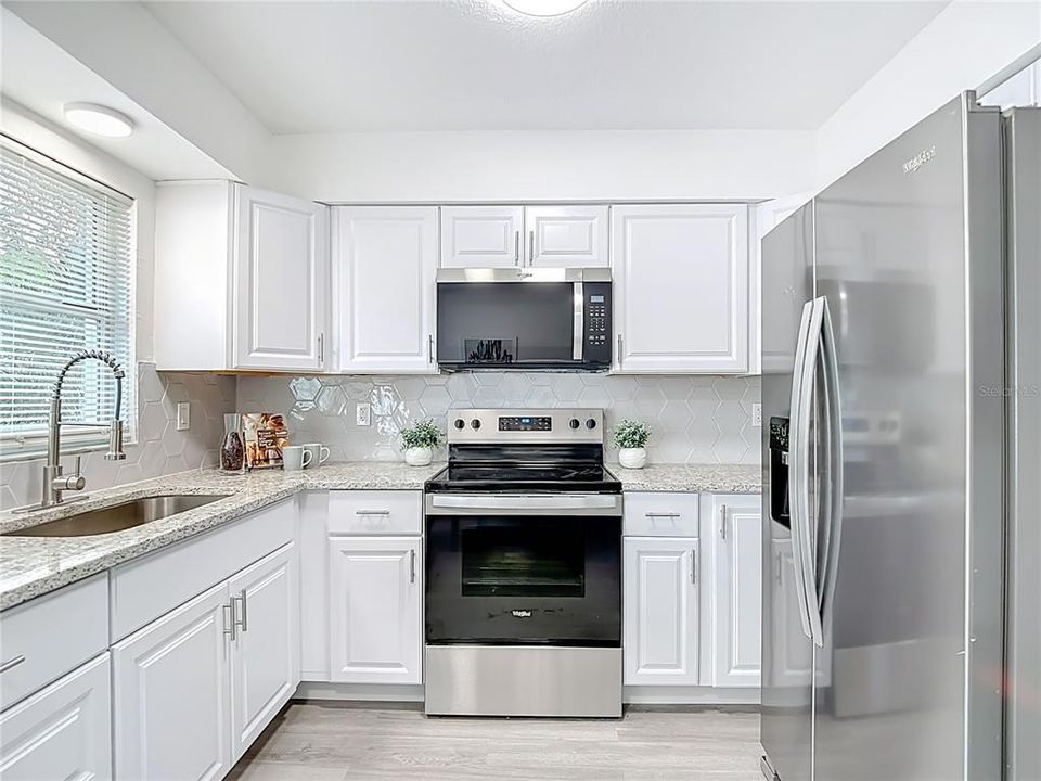 待售: $275,000 (2 贝兹, 1 浴室, 816 平方英尺)