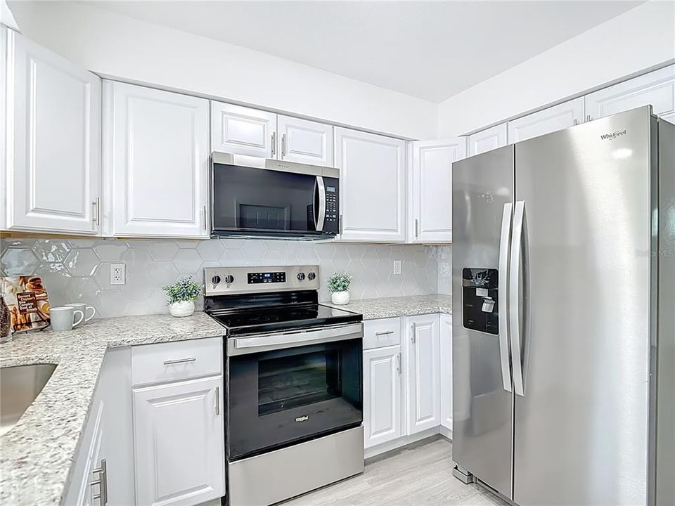 待售: $275,000 (2 贝兹, 1 浴室, 816 平方英尺)